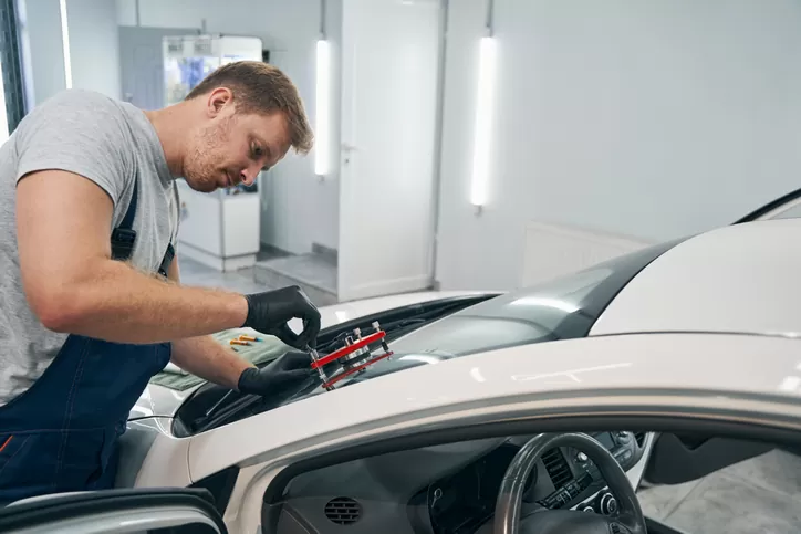 Your Guide to a Clear View: Auto Glass Repair and Replacement Options
